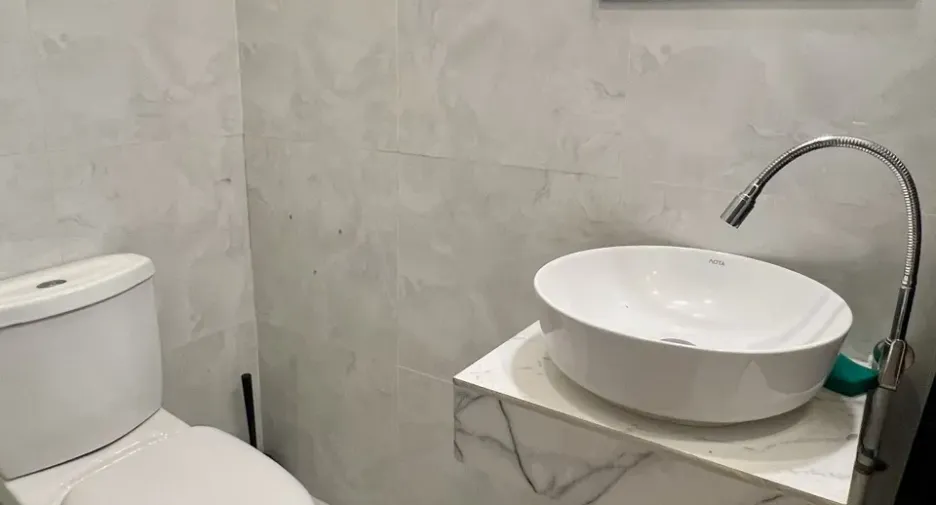 For rent 6 bedrooms retail Space in Watthana, Bangkok