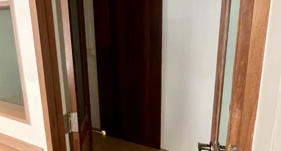 For rent 6 bedrooms retail Space in Watthana, Bangkok