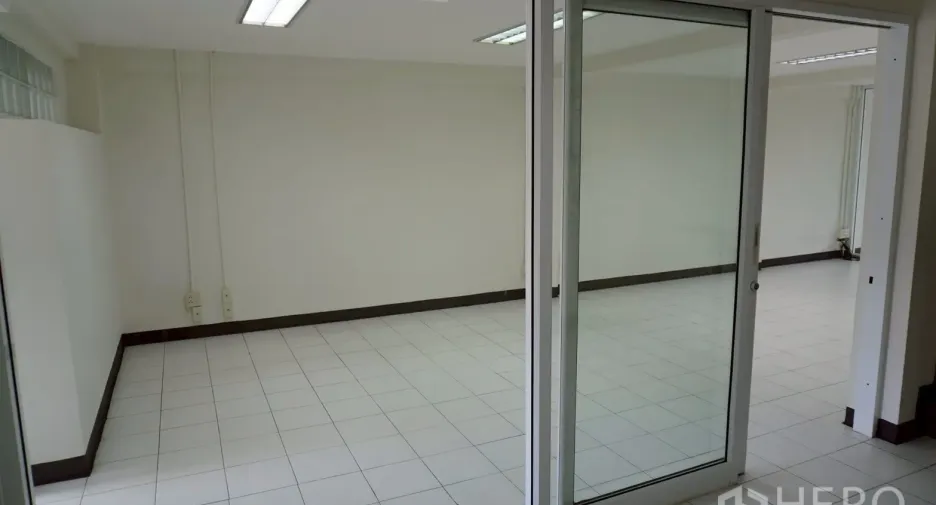 Аренда и продажа офис в Щаттхана, Бангкок