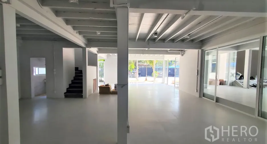 For rent retail Space in Watthana, Bangkok
