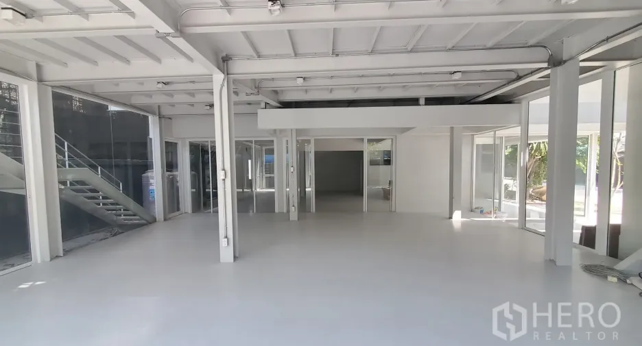 For rent retail Space in Watthana, Bangkok