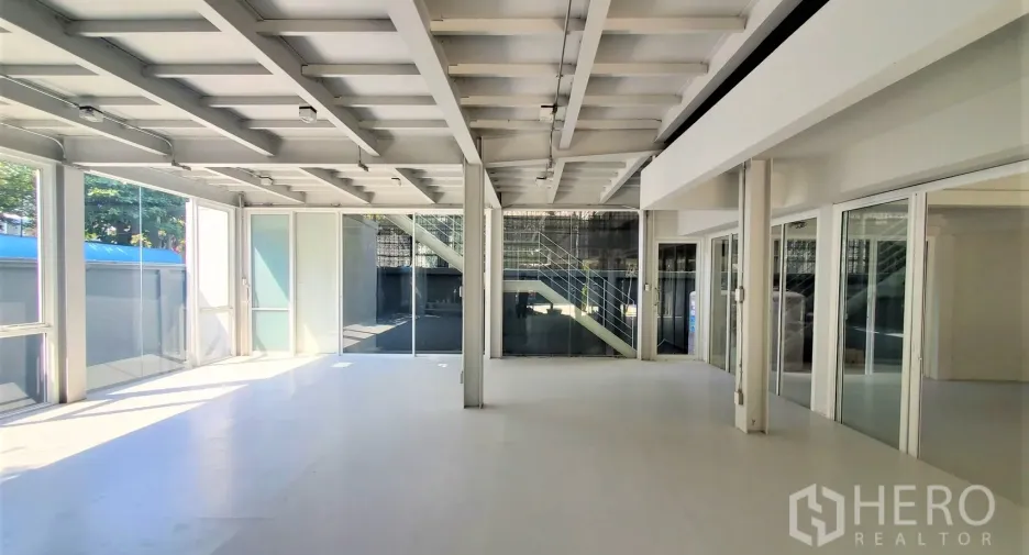 For rent retail Space in Watthana, Bangkok