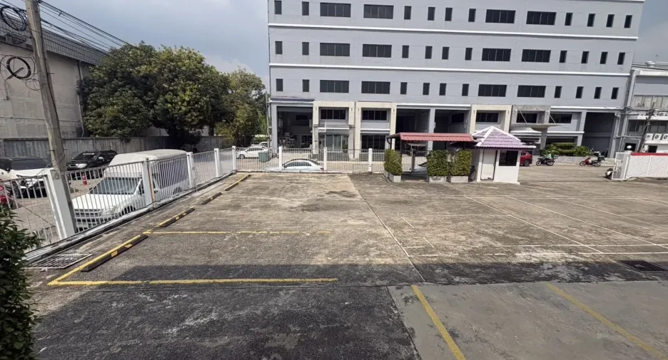 出租 仓库 在 Phra Khanong, 曼谷