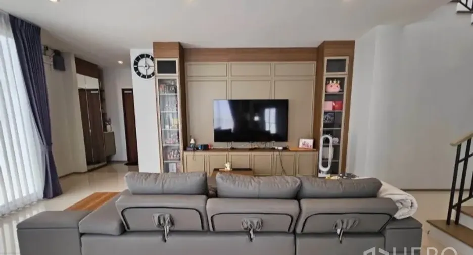 For rent and for sale 5 bedrooms house in Lat Krabang, Bangkok