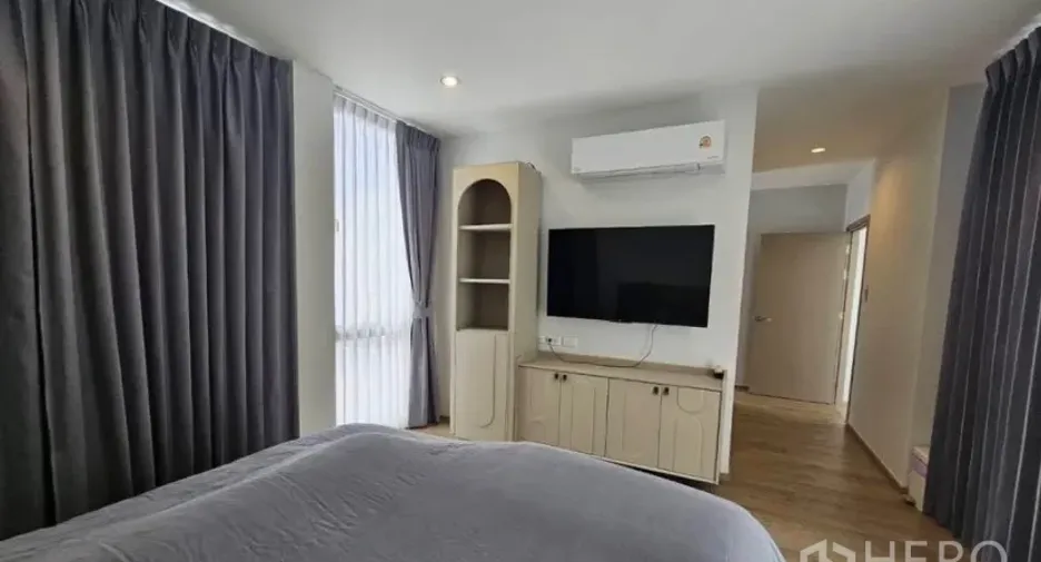 For rent and for sale 5 bedrooms house in Lat Krabang, Bangkok