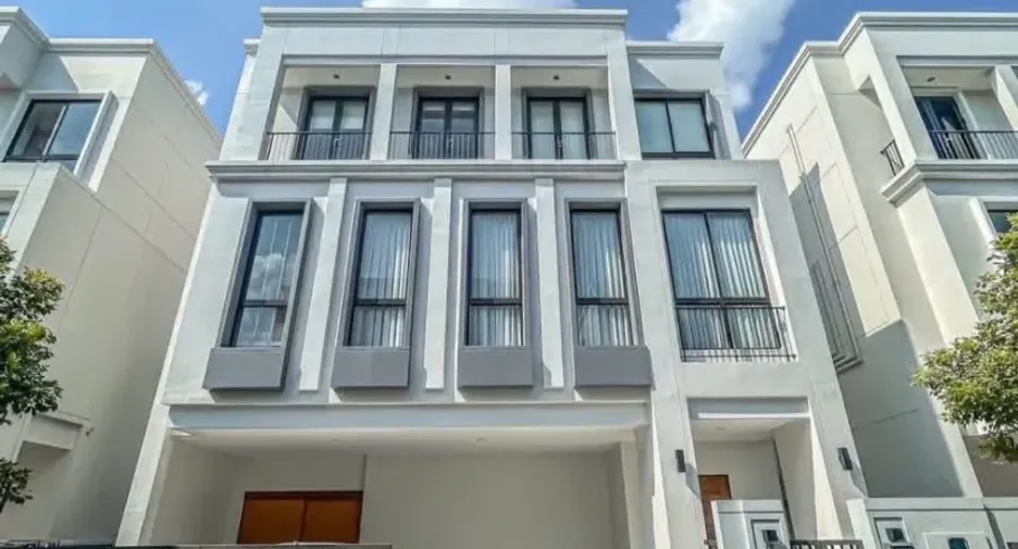 For rent and for sale 5 bedrooms house in Lat Krabang, Bangkok