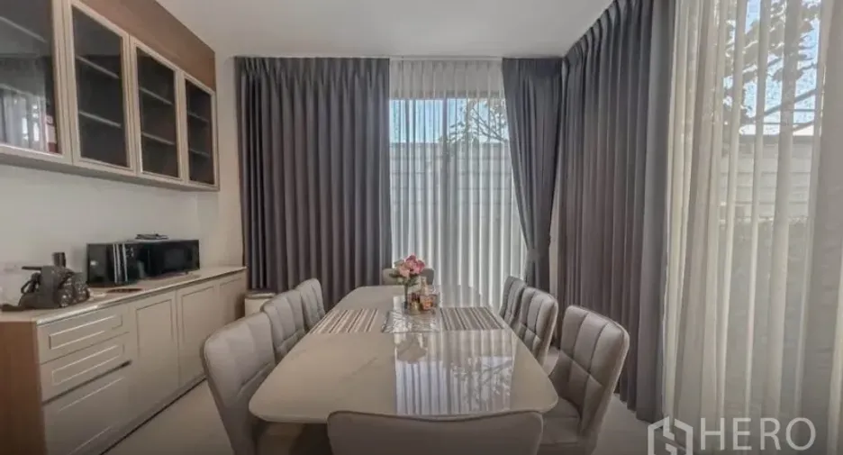 For rent and for sale 5 bedrooms house in Lat Krabang, Bangkok