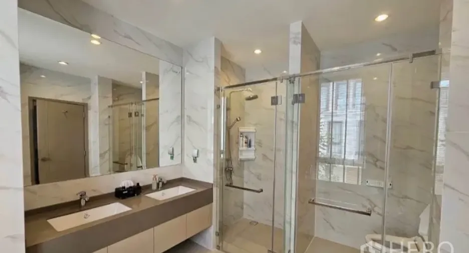 For rent and for sale 5 bedrooms house in Lat Krabang, Bangkok