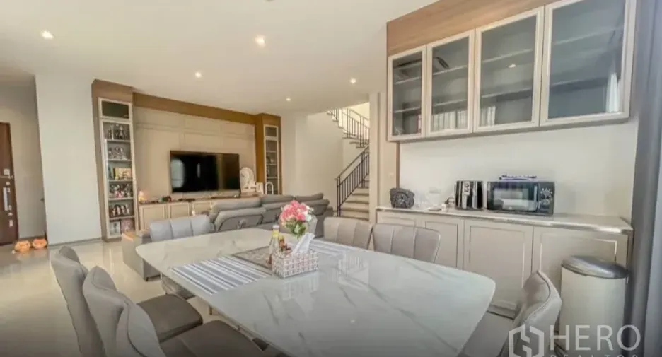 For rent and for sale 5 bedrooms house in Lat Krabang, Bangkok