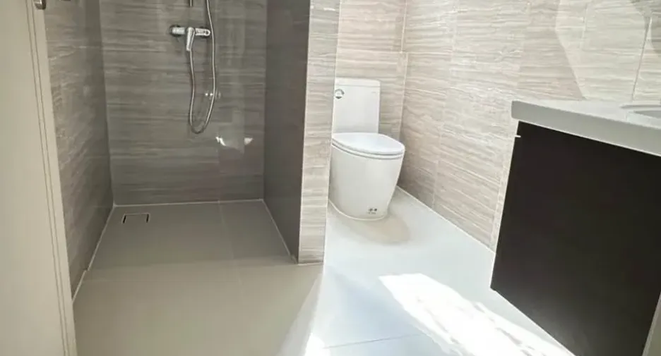 For rent and for sale 5 bedrooms house in Lat Krabang, Bangkok