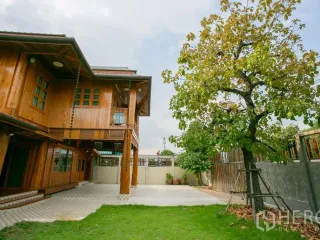 For rent and for sale 3 bedrooms house in Huai Khwang, Bangkok
