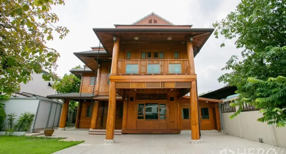 Haus zur Miete und zum Kauf mit 3 Zimmer in Huai Khwang, Bangkok