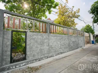 For rent and for sale 3 bedrooms house in Huai Khwang, Bangkok