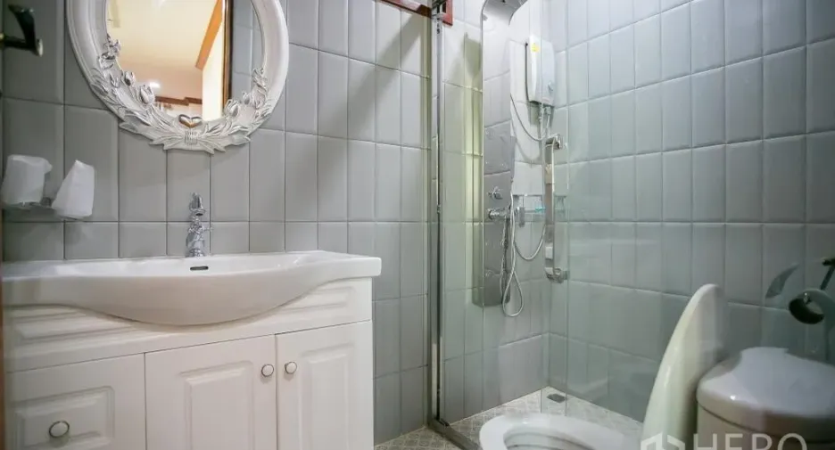 Haus zur Miete und zum Kauf mit 3 Zimmer in Huai Khwang, Bangkok