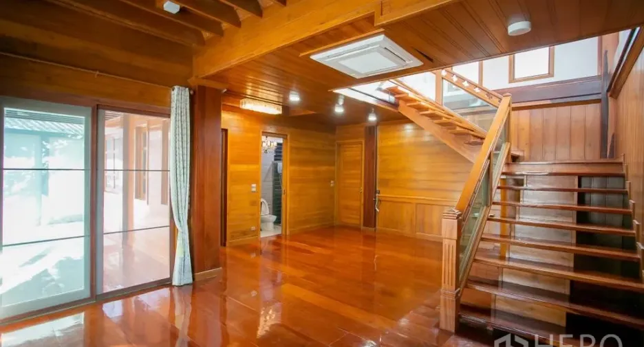 Haus zur Miete und zum Kauf mit 3 Zimmer in Huai Khwang, Bangkok