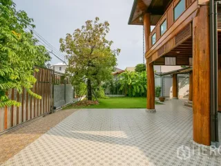 For rent and for sale 3 bedrooms house in Huai Khwang, Bangkok