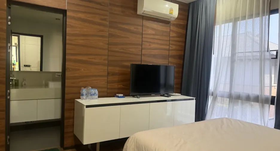 For rent 4 bedrooms house in Bang Kapi, Bangkok