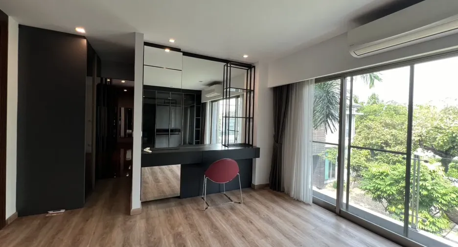 For rent 5 bedrooms house in Prawet, Bangkok