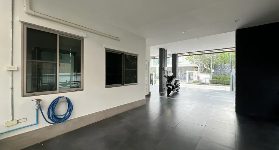 For rent 5 bedrooms house in Prawet, Bangkok