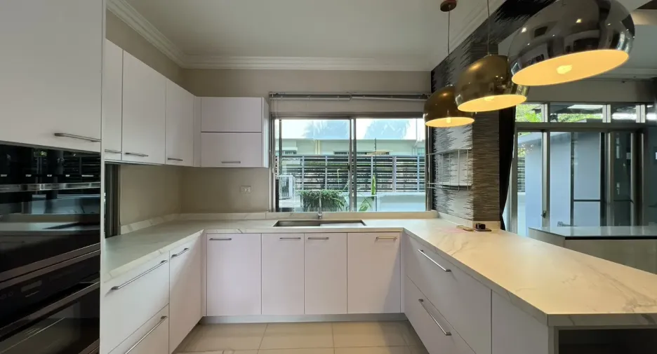 For rent 5 bedrooms house in Prawet, Bangkok