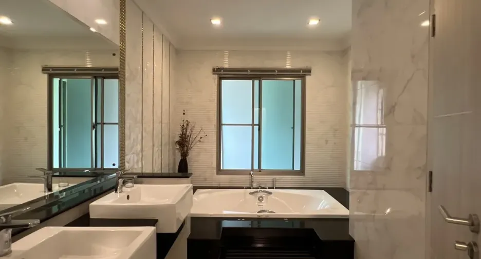 For rent 5 bedrooms house in Prawet, Bangkok