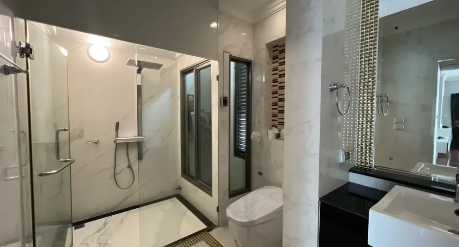 For rent 5 bedrooms house in Prawet, Bangkok