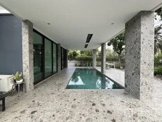 Haus zur Miete mit 5 Zimmer in Prawet, Bangkok