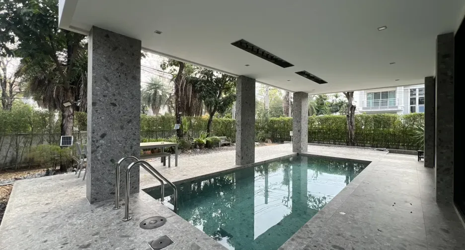 For rent 5 bedrooms house in Prawet, Bangkok