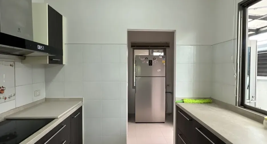 For rent 5 bedrooms house in Prawet, Bangkok