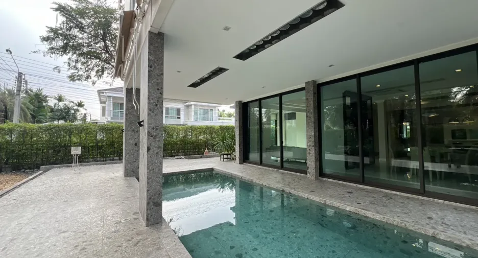 For rent 5 bedrooms house in Prawet, Bangkok