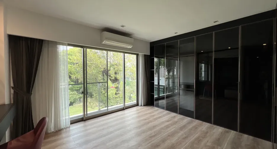 For rent 5 bedrooms house in Prawet, Bangkok