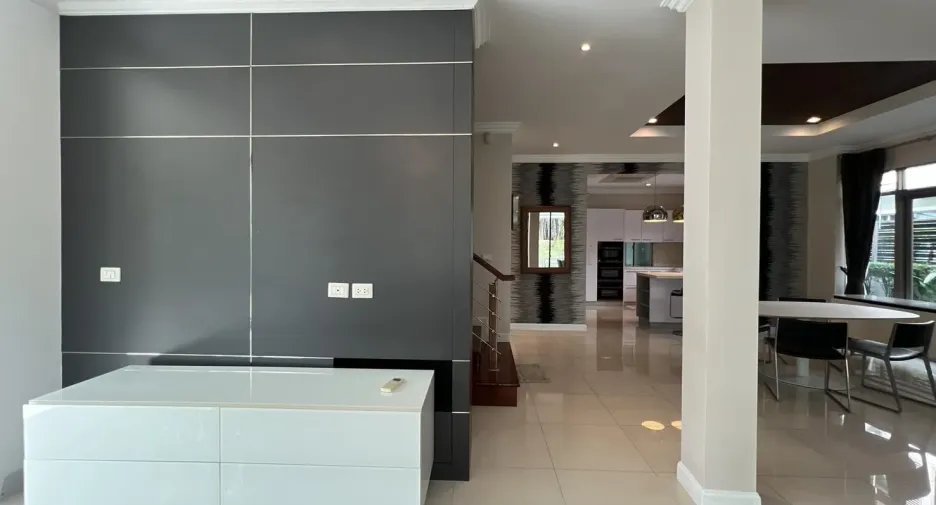 For rent 5 bedrooms house in Prawet, Bangkok