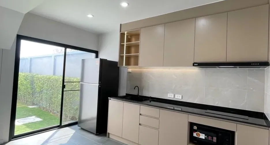 For rent 4 bedrooms house in Bang Phli, Samut Prakan