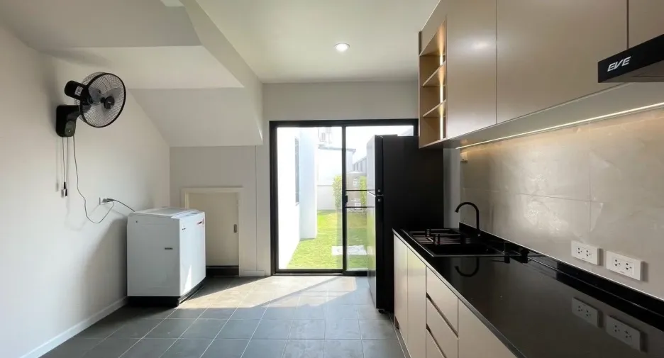 For rent 4 bedrooms house in Bang Phli, Samut Prakan