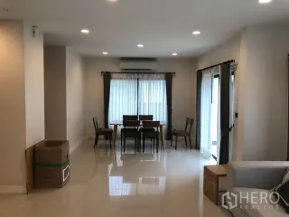 For rent 4 bedrooms house in Bang Kapi, Bangkok