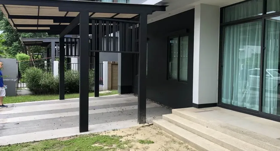 For rent 4 bedrooms house in Bang Kapi, Bangkok