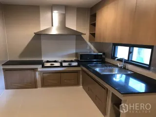 For rent 4 bedrooms house in Bang Kapi, Bangkok