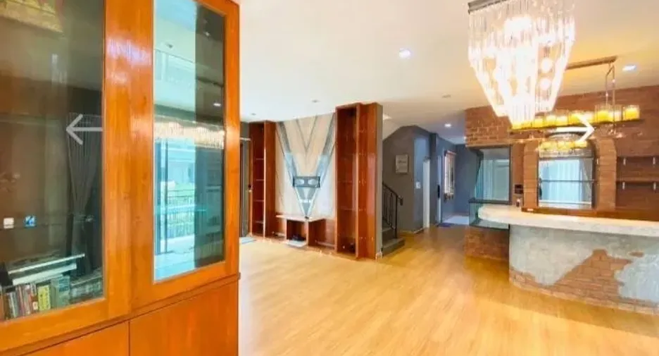 For sale 3 bedrooms house in Saphan Sung, Bangkok