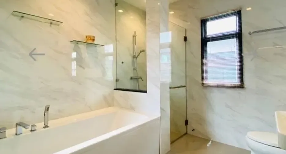 For sale 3 bedrooms house in Saphan Sung, Bangkok