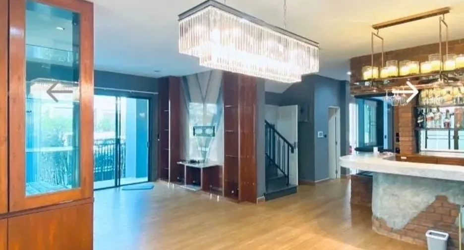 For sale 3 bedrooms house in Saphan Sung, Bangkok