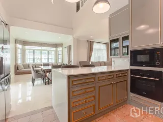 For rent 4 ベッドルーム house in Bang Na, Bangkok