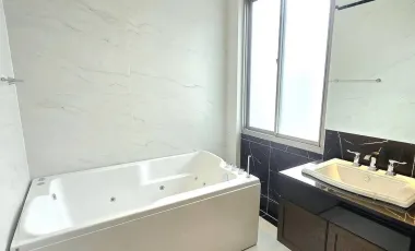 出租 和 出售 4 卧室 独立屋 在 Lat Krabang, 曼谷