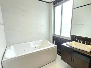 出租 和 出售 4 卧室 独立屋 在 Lat Krabang, 曼谷