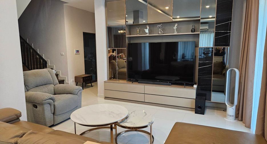 For rent 3 ベッドルーム house in Saphan Sung, Bangkok