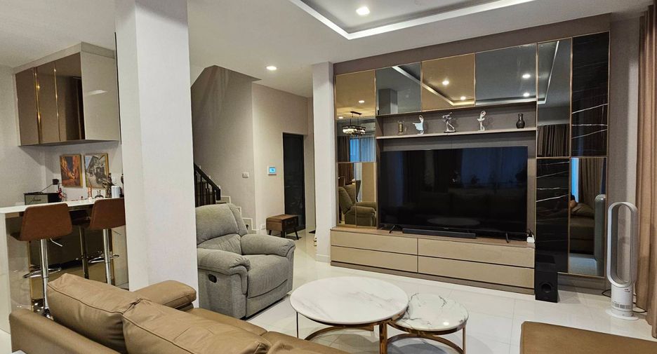 For rent 3 ベッドルーム house in Saphan Sung, Bangkok