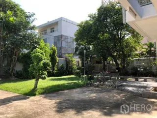 出租 6 卧室 独立屋 在 Phra Khanong, 曼谷