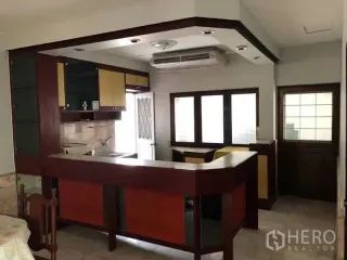 出租 6 卧室 独立屋 在 Phra Khanong, 曼谷
