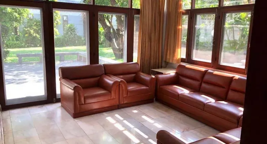 For rent 6 bedrooms house in Phra Khanong, Bangkok