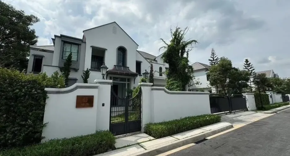 Casa en venta de 4 habitaciones en Taling Chan, Bangkok