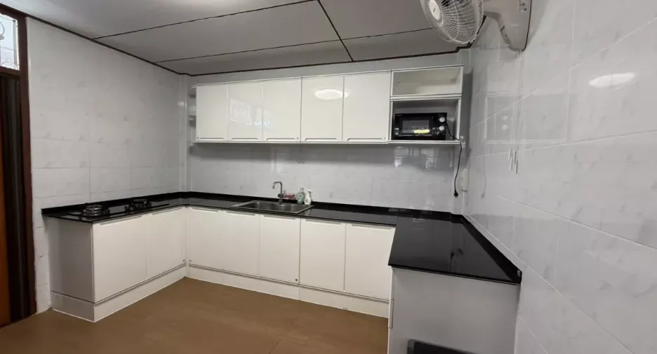 For rent 4 bedrooms house in Phra Khanong, Bangkok
